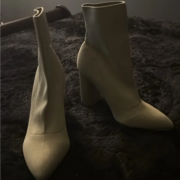 NWT Public Desire Exclusive Wide Fit Loyal Heel Sock Boots in Olive Knit - Picture 7 of 11